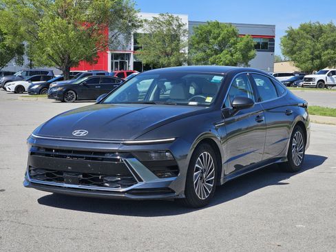Certified 2025 Hyundai Sonata SEL FWD image 2
