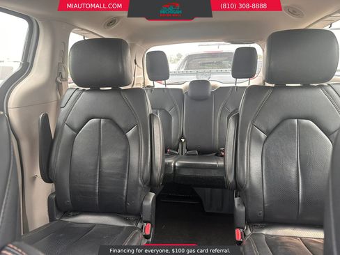 Used 2017 Chrysler Pacifica Touring-L Plus FWD image 19