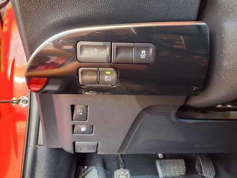 Used 2019 Toyota Prius Prime Premium FWD image 16
