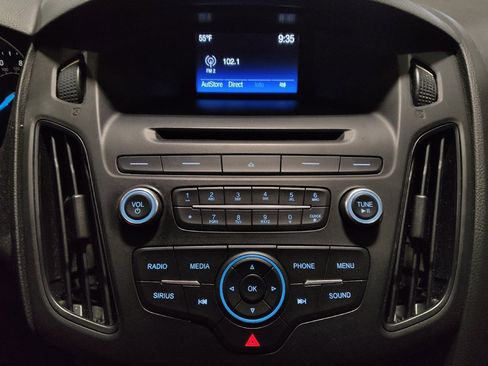 Used 2017 Ford Focus SE image 25