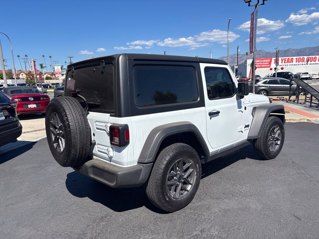 Used 2026 Jeep Wrangler Sport AWD/4WD image 4