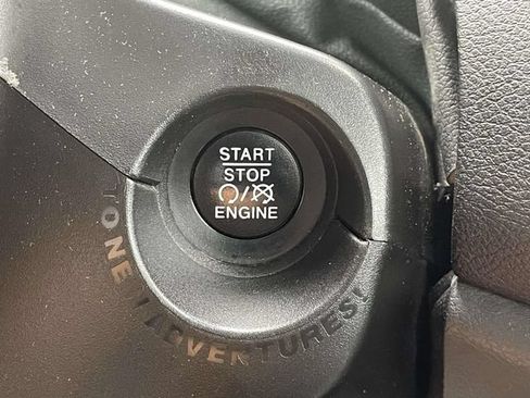 Used 2018 Jeep Renegade Altitude w/ UConnect 8.4 Nav Group AWD/4WD image 29