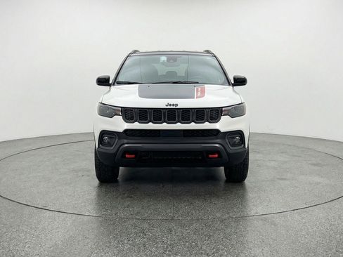 Used 2025 Jeep Compass Trailhawk AWD/4WD image 2