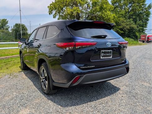 Used 2023 Toyota Highlander XLE AWD/4WD image 8