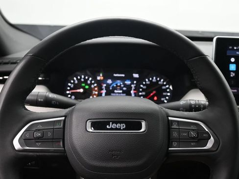 Used 2025 Jeep Compass Limited AWD/4WD image 13