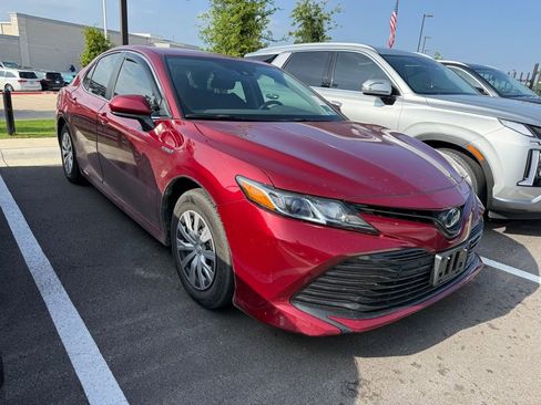 Used 2020 Toyota Camry LE FWD image 3