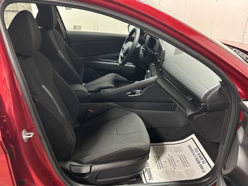 Certified 2025 Hyundai Elantra Sport FWD image 6