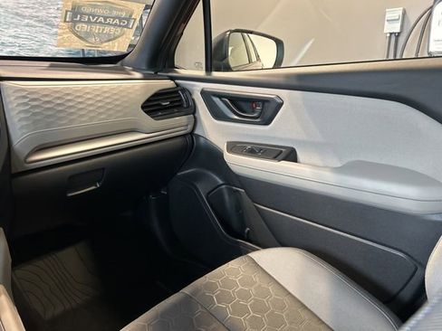 Used 2025 Subaru Forester Base image 21