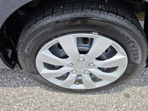 Used 2016 Toyota Corolla LE FWD image 7