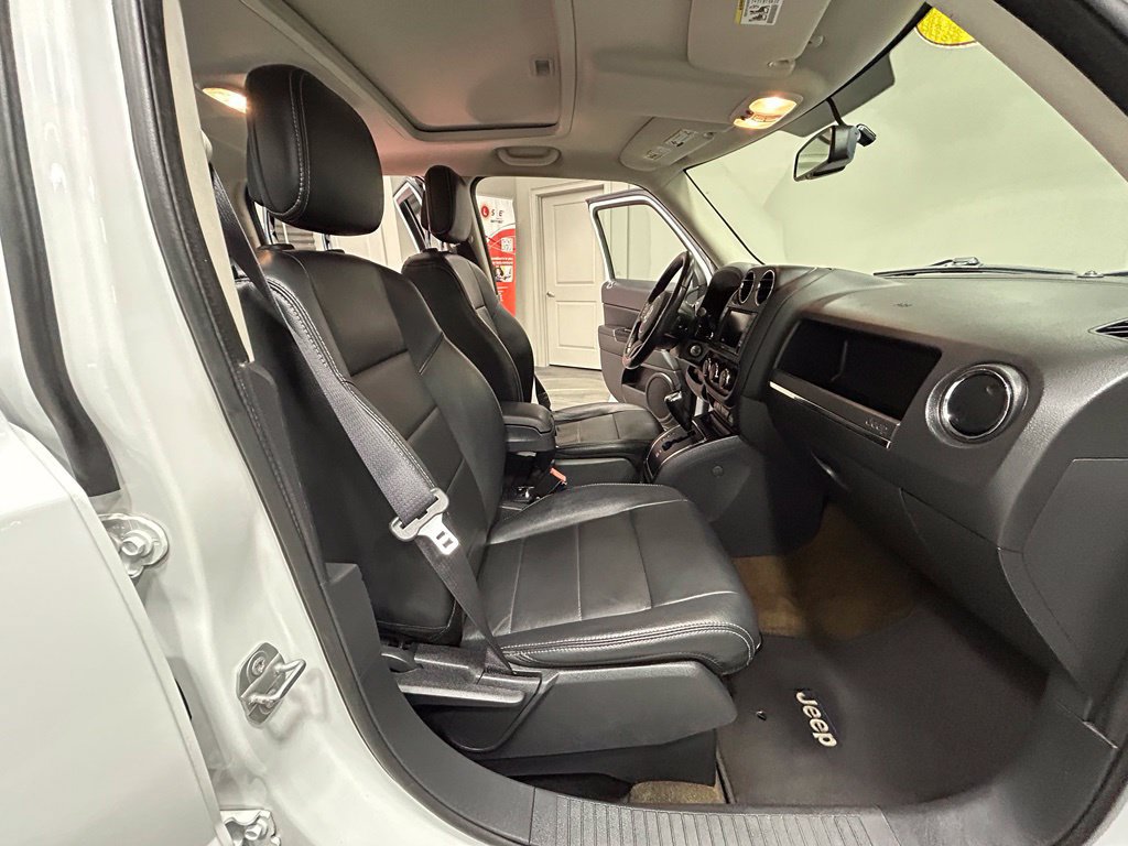 Used 2017 Jeep Patriot High Altitude AWD/4WD image 42