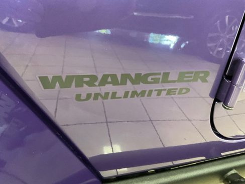 Used 2017 Jeep Wrangler Unlimited Sahara AWD/4WD image 23