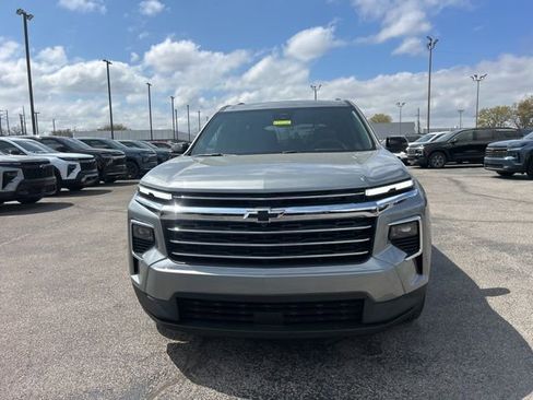 New 2026 Chevrolet Traverse LT w/ Sun and Wheel Package FWD image 8