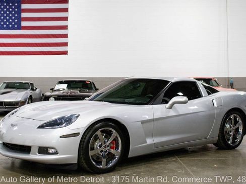 Used 2009 Chevrolet Corvette Coupe w/ Preferred Equipment Group RWD image 1