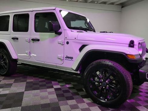 Used 2025 Jeep Wrangler Unlimited Sahara w/ Safety Group image 25