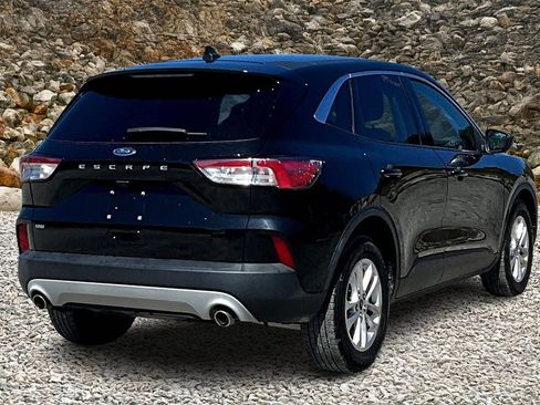 Used 2022 Ford Escape SE image 2