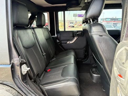 Used 2017 Jeep Wrangler Unlimited Sahara AWD/4WD image 18