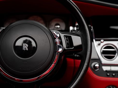 Used 2017 Rolls-Royce Dawn RWD image 47