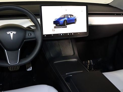 Used 2024 Tesla Model Y Performance image 15