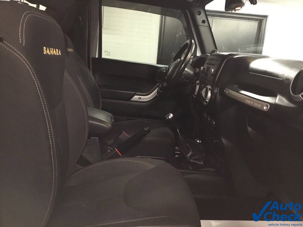 Used 2014 Jeep Wrangler Sahara w/ Dual Top Group AWD/4WD image 32