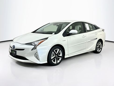 Used 2017 Toyota Prius Three Touring w/ Carpet Mat Package FWD image 3