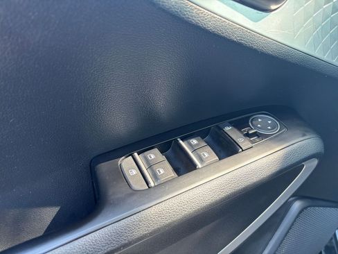 Used 2025 Kia Soul LX w/ LX Technology Package FWD image 18