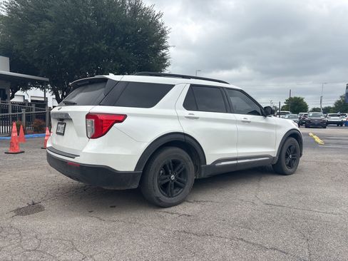Used 2022 Ford Explorer XLT RWD image 3