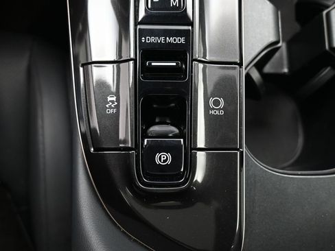 Certified 2024 Toyota Crown Platinum AWD/4WD image 27