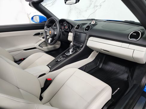 Used 2024 Porsche 718 Boxster RWD image 26