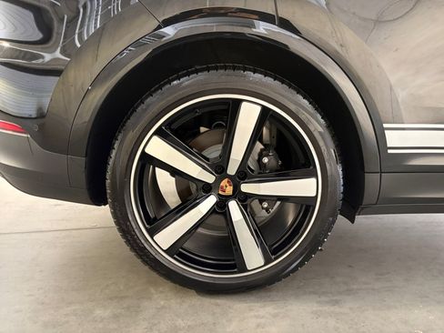 Certified 2026 Porsche Cayenne AWD/4WD image 21