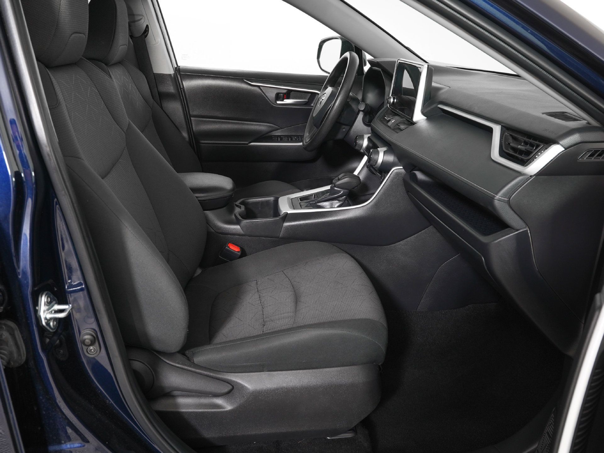 Used 2024 Toyota RAV4 XLE AWD/4WD image 9