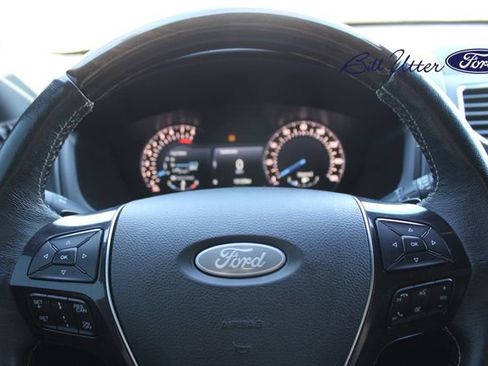 Used 2017 Ford Explorer Platinum image 25