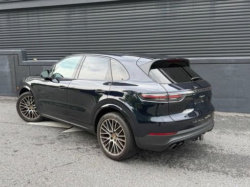 Certified 2023 Porsche Cayenne Platinum Edition AWD/4WD image 3