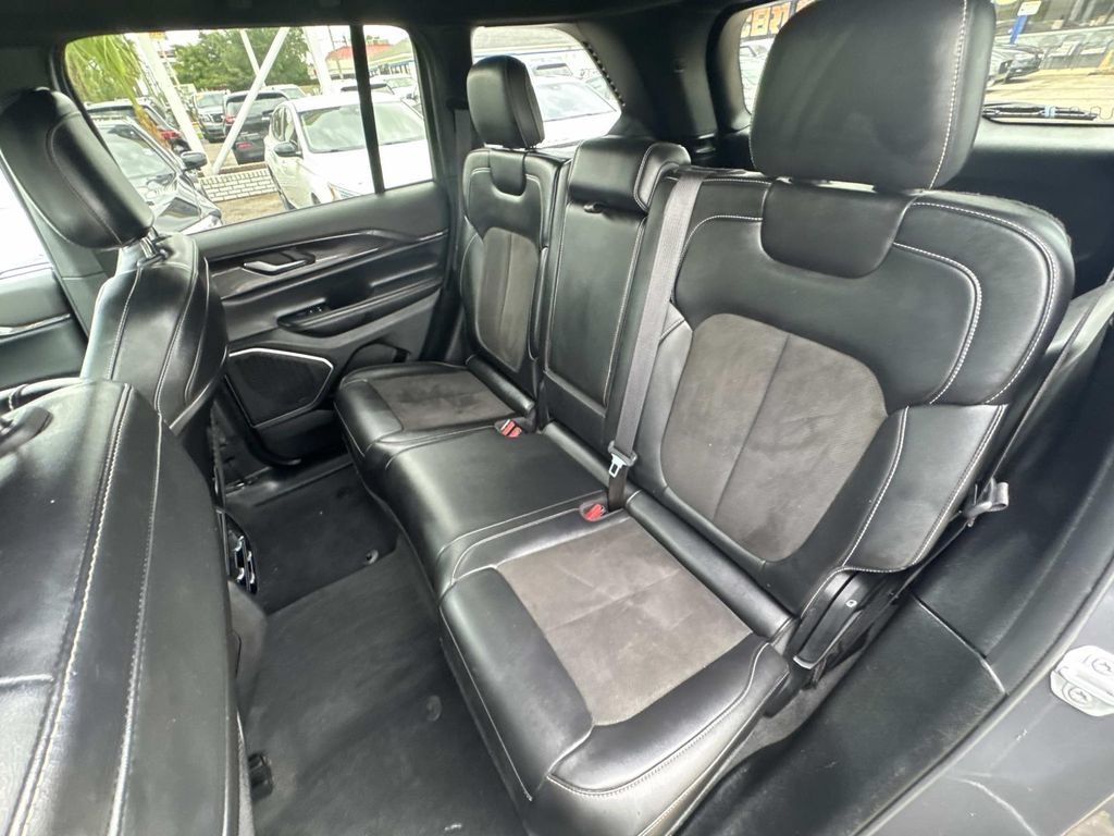 Used 2022 Jeep Grand Cherokee Altitude AWD/4WD image 17