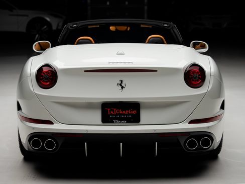 Used 2015 Ferrari California T RWD image 28