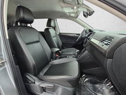 Used 2022 Volkswagen Tiguan SE FWD image 23