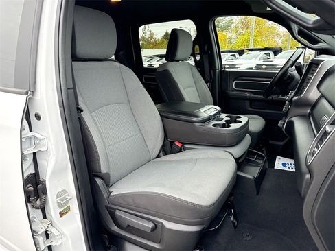 Used 2024 RAM 3500 Big Horn image 24