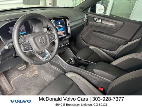 Used 2023 Volvo XC40 Recharge Core image 8