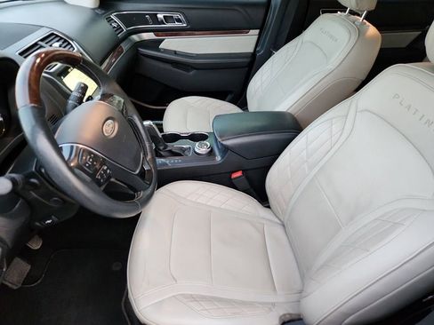Used 2018 Ford Explorer Platinum image 9