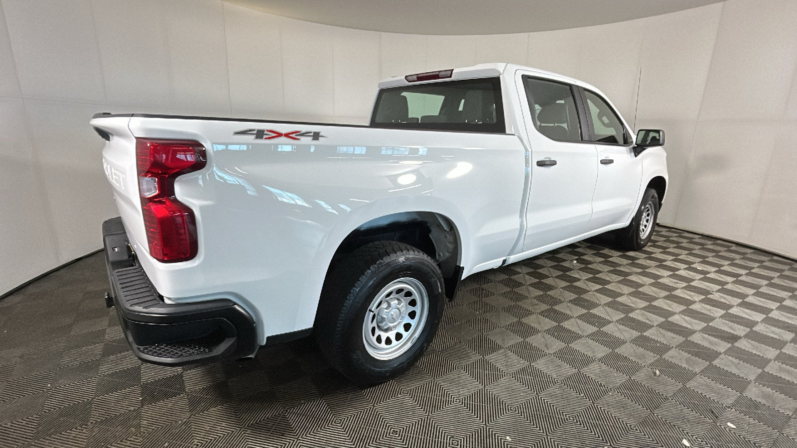 Used 2022 Chevrolet Silverado 1500 W/T w/ Trailering Package AWD/4WD image 3