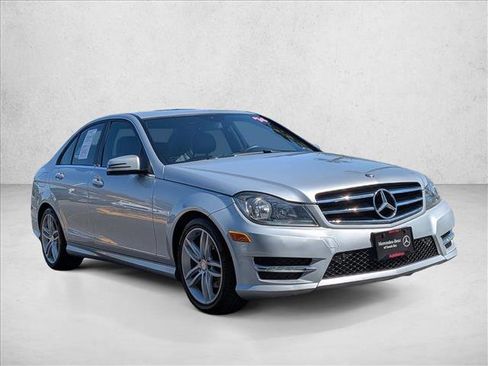 Used 2014 Mercedes-Benz C 250 Sedan image 3