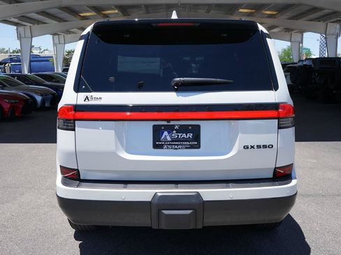 Used 2024 Lexus GX 550 w/ Cold Area Package AWD/4WD image 4