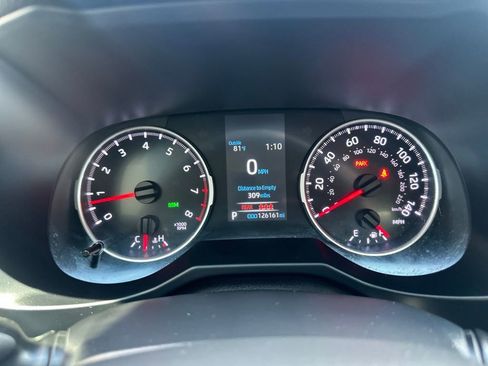 Used 2022 Toyota RAV4 XLE Premium image 16