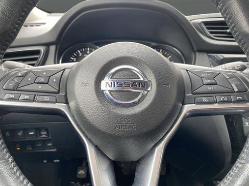 Used 2017 Nissan Rogue SV w/ SV Premium Package image 17