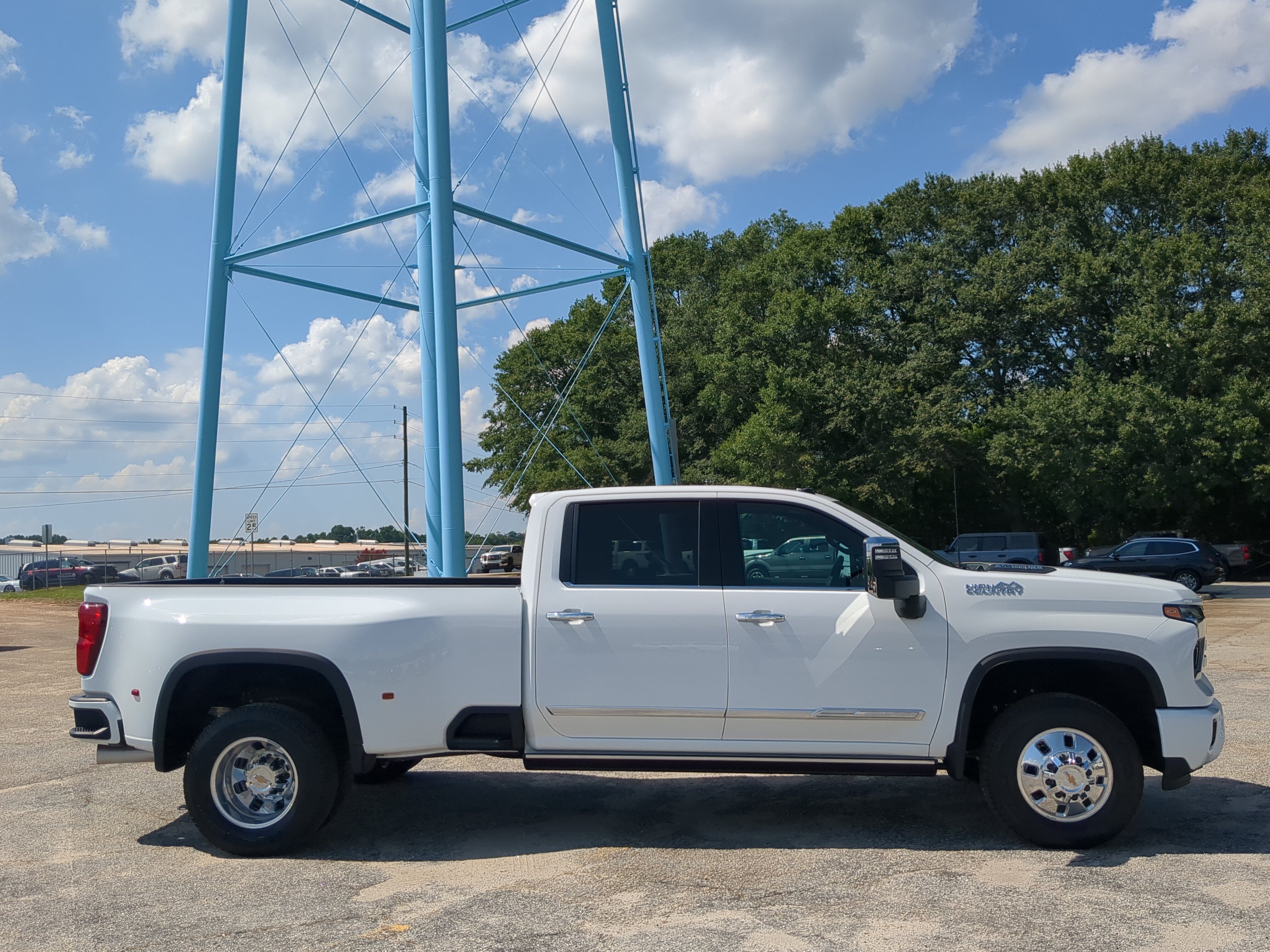 Used 2026 Chevrolet Silverado 3500 High Country w/ High Country Premium Package AWD/4WD image 2