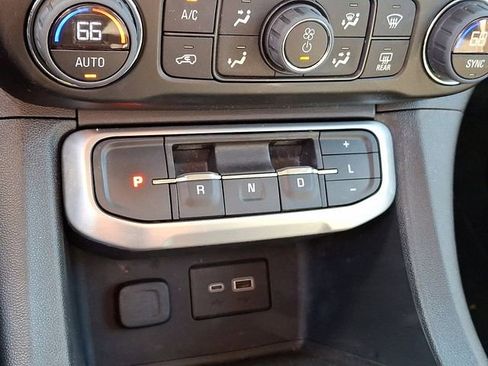 Used 2023 GMC Acadia SLE w/ Driver Convenience Package image 16