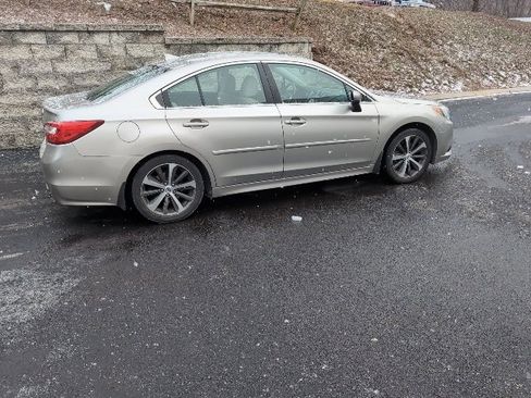 Used 2016 Subaru Legacy 3.6R Limited image 3