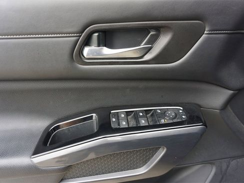 Used 2024 Nissan Pathfinder SL w/ SL Premium Package image 4