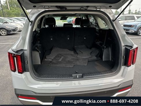 Certified 2026 Kia Sorento S w/ S Panoramic Sunroof Package FWD image 8