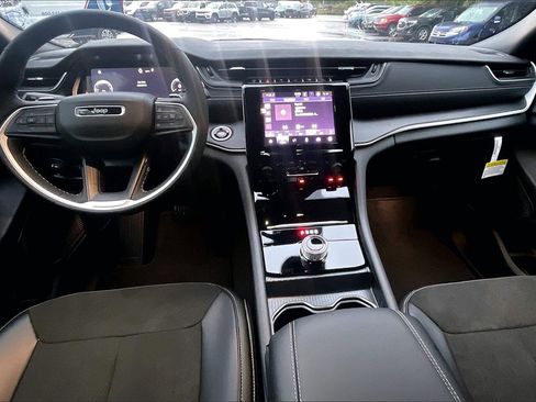 New 2025 Jeep Grand Cherokee L Altitude image 5