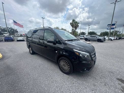 Used 2018 Mercedes-Benz Metris Passenger image 6